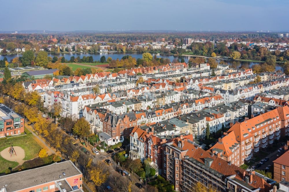 Aerial image Lübeck - Residential area a row house settlement Falkenstrasse in Luebeck in the state Schleswig-Holstein