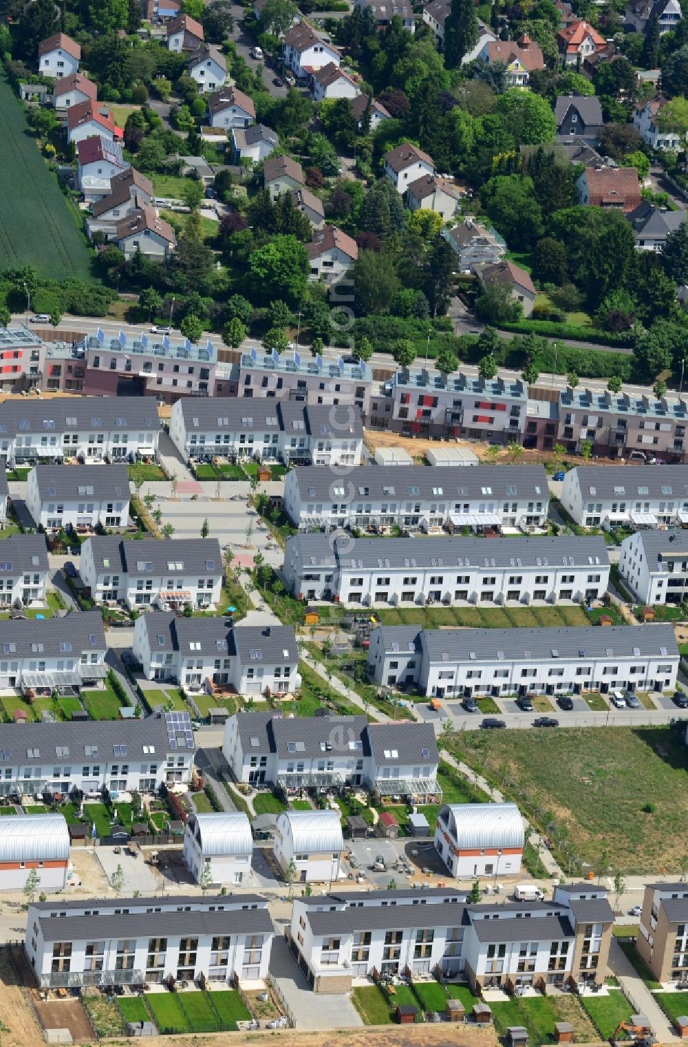 Aerial photograph Frankfurt am Main - Residential area a row house settlement in Frankfurt in the state Hesse