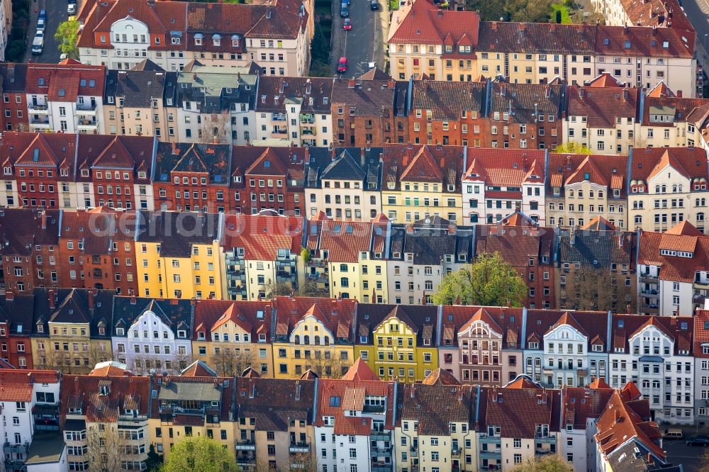 Hannover from the bird's eye view: Residential area a row house settlement Foessestrasse in the district Linden-Limmer in Hannover in the state Lower Saxony, Germany