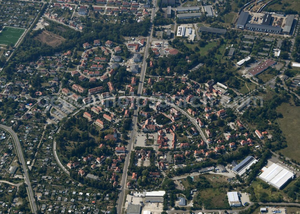 Senftenberg from the bird's eye view: Multi-family residential area in the form of a row house settlement Gartenstadt Marga on place Platz des Friedens in the district Brieske in Senftenberg in the state Brandenburg, Germany