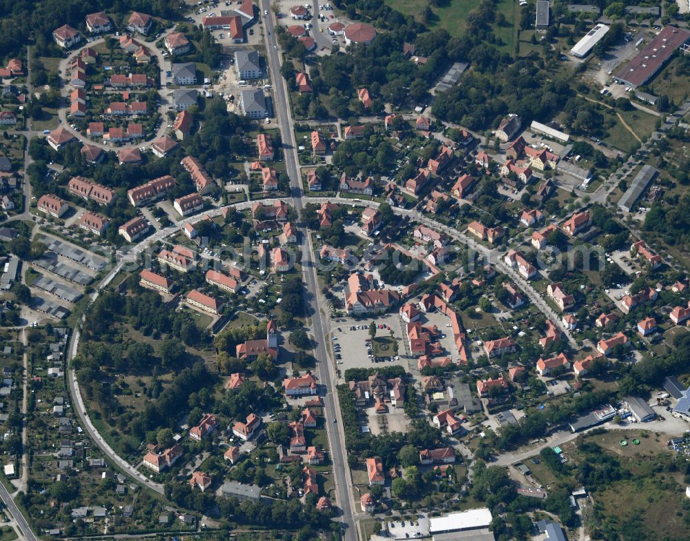 Aerial image Senftenberg - Multi-family residential area in the form of a row house settlement Gartenstadt Marga on place Platz des Friedens in the district Brieske in Senftenberg in the state Brandenburg, Germany