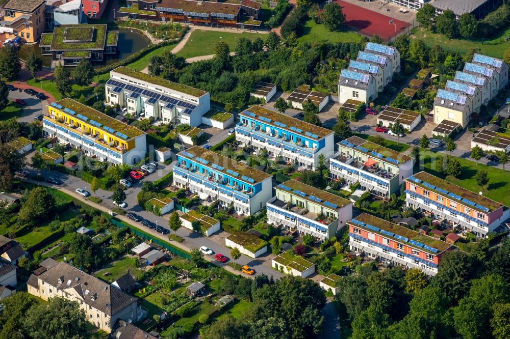 Aerial photograph Gelsenkirchen - Residential area a row house settlement solar settlement Gelsenkirchen- Bismarck in Gelsenkirchen in the state North Rhine-Westphalia