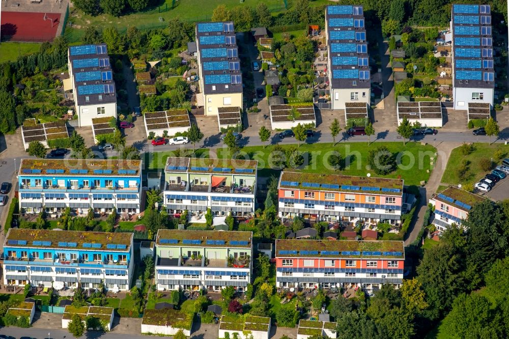 Gelsenkirchen from the bird's eye view: Residential area a row house settlement solar settlement Gelsenkirchen- Bismarck in Gelsenkirchen in the state North Rhine-Westphalia