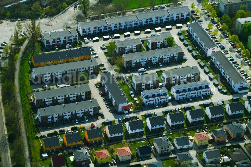 Aerial photograph Berlin - Residential area a row house settlement Giselhersteig in the district Lichtenberg in Berlin, Germany