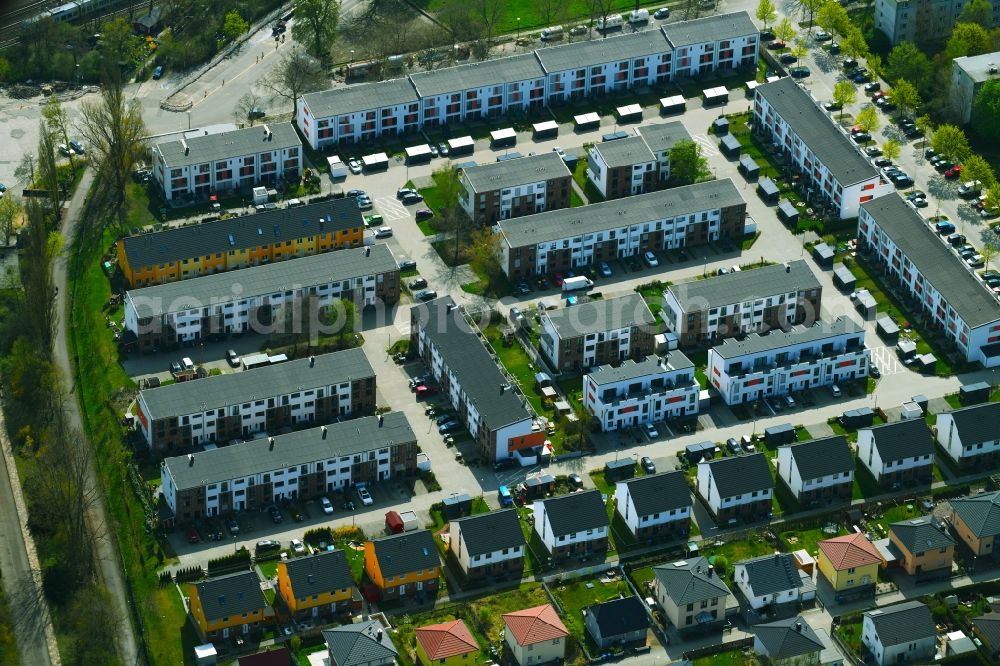 Berlin from above - Residential area a row house settlement Giselhersteig in the district Lichtenberg in Berlin, Germany