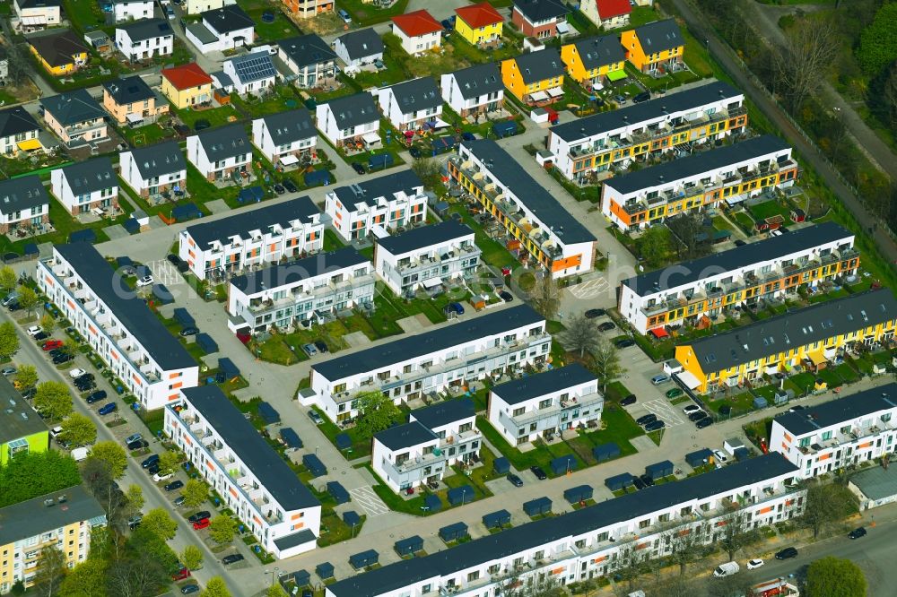 Aerial photograph Berlin - Residential area a row house settlement Giselhersteig in the district Lichtenberg in Berlin, Germany