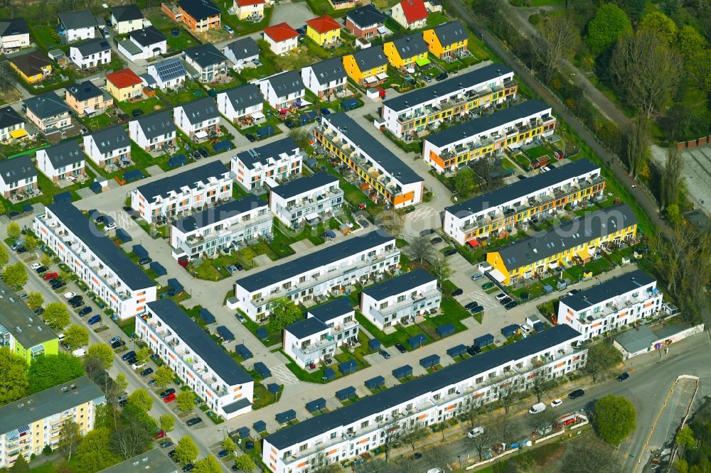 Berlin from above - Residential area a row house settlement Giselhersteig in the district Lichtenberg in Berlin, Germany