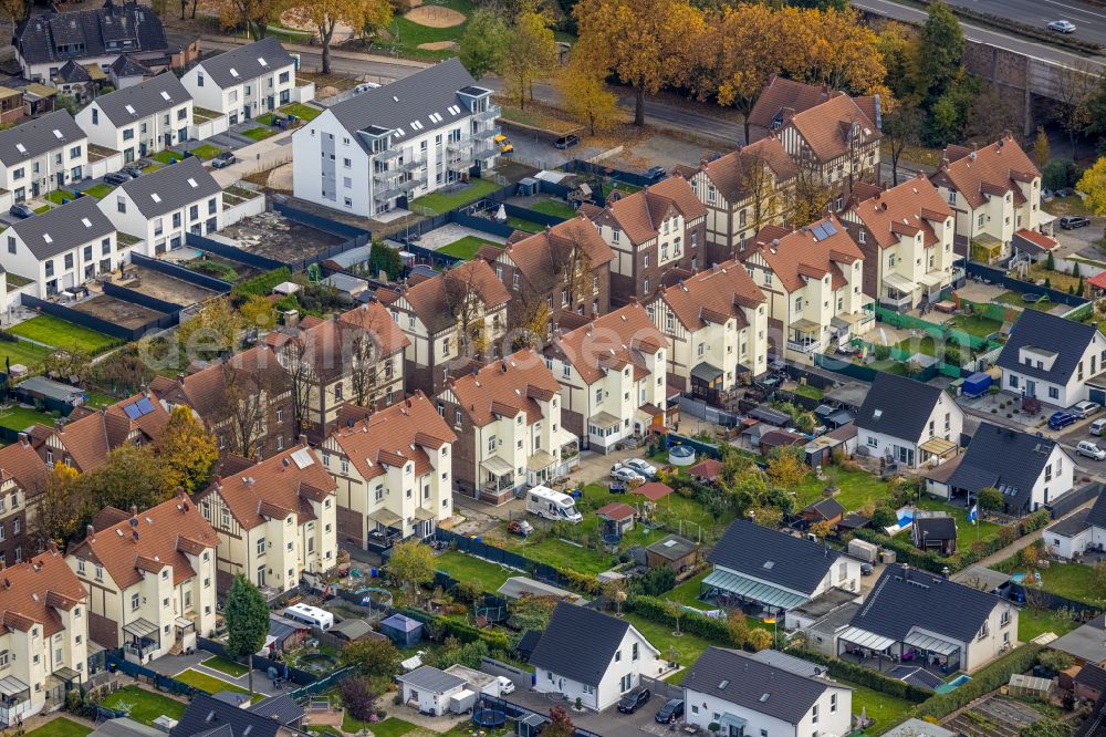 Gladbeck from above - Residential area a row house settlement in Gladbeck at Ruhrgebiet in the state North Rhine-Westphalia, Germany