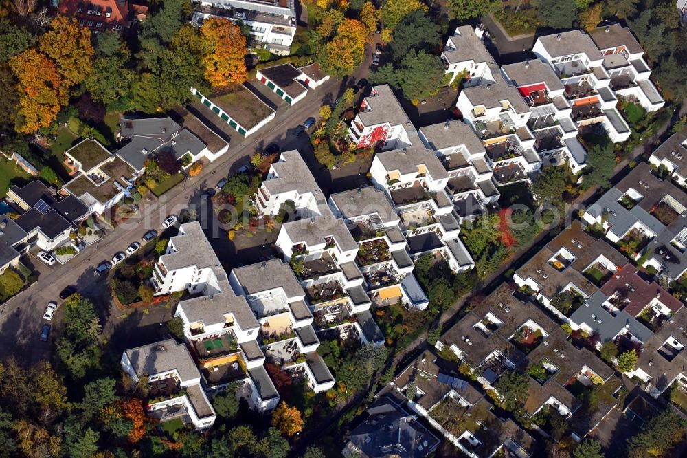 Aerial photograph Berlin - Residential area a row house settlement Grethe-Weiser-Weg - Kranzallee - Tapiauer Allee in the district Charlottenburg in Berlin, Germany