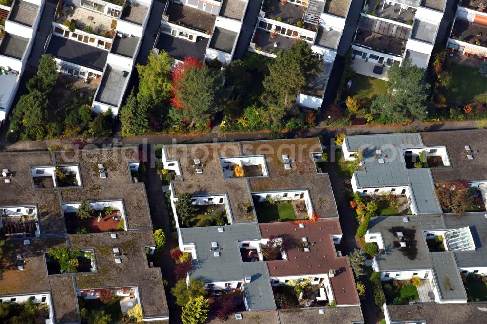 Aerial photograph Berlin - Residential area a row house settlement Grethe-Weiser-Weg - Kranzallee - Tapiauer Allee in the district Charlottenburg in Berlin, Germany