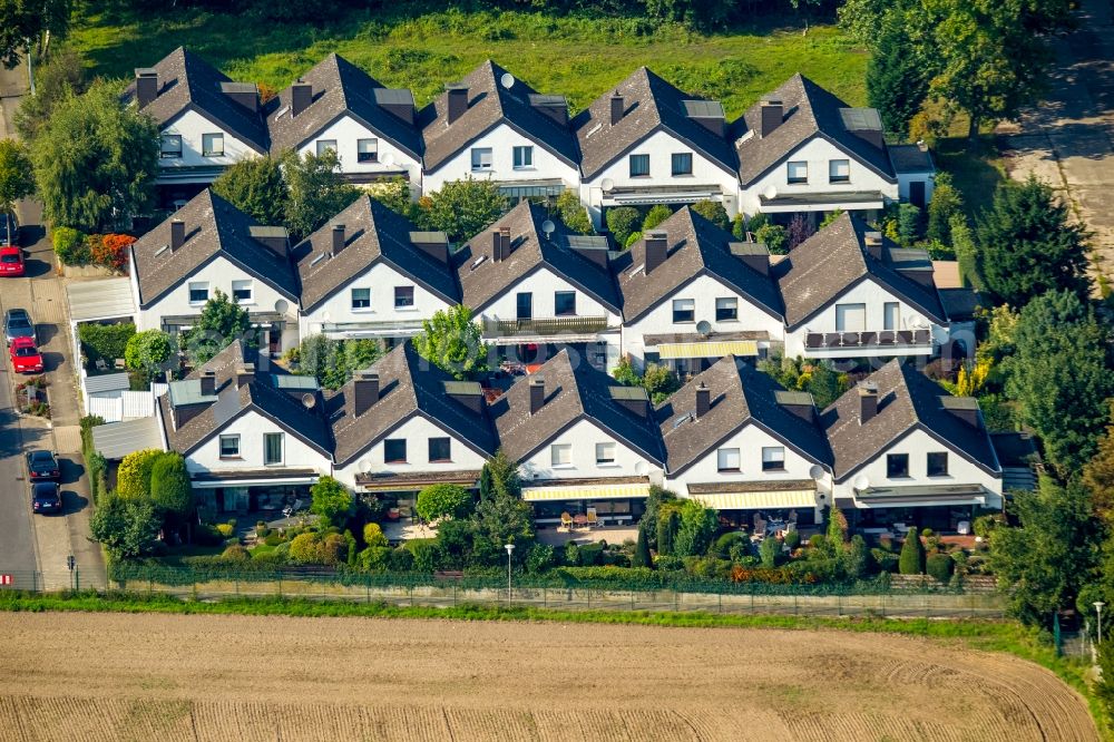 Aerial image Hamm - Residential area a row house settlement beauty live in the south side from the Schuetzenstrasse in Hamm in the state North Rhine-Westphalia