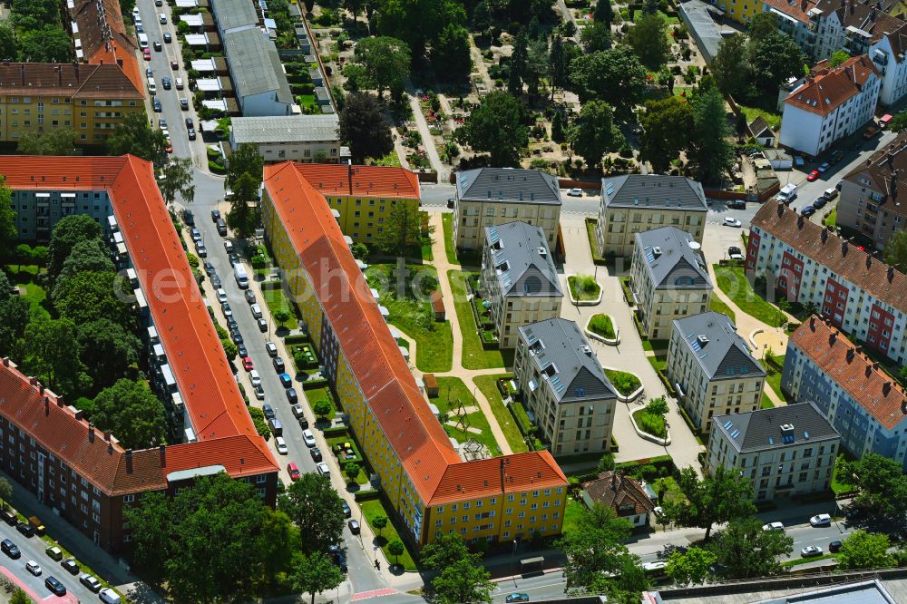 Aerial photograph Hannover - Multi-family residential area in the form of a row house settlement on street Heinrich-Koehler-Hof in the district Vahrenwald in Hannover in the state Lower Saxony, Germany