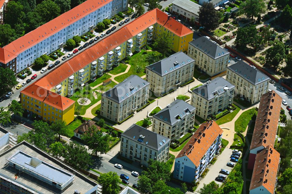 Aerial image Hannover - Multi-family residential area in the form of a row house settlement on street Heinrich-Koehler-Hof in the district Vahrenwald in Hannover in the state Lower Saxony, Germany