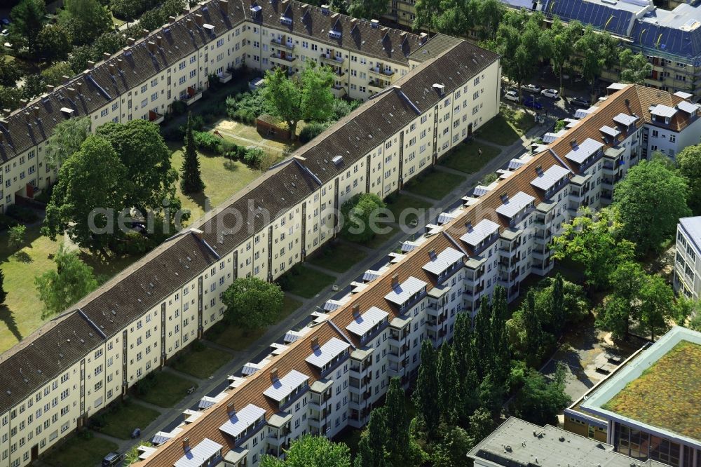 Aerial image Berlin - Residential area a row house settlement Havensteinstrasse in the district Lankwitz in Berlin, Germany