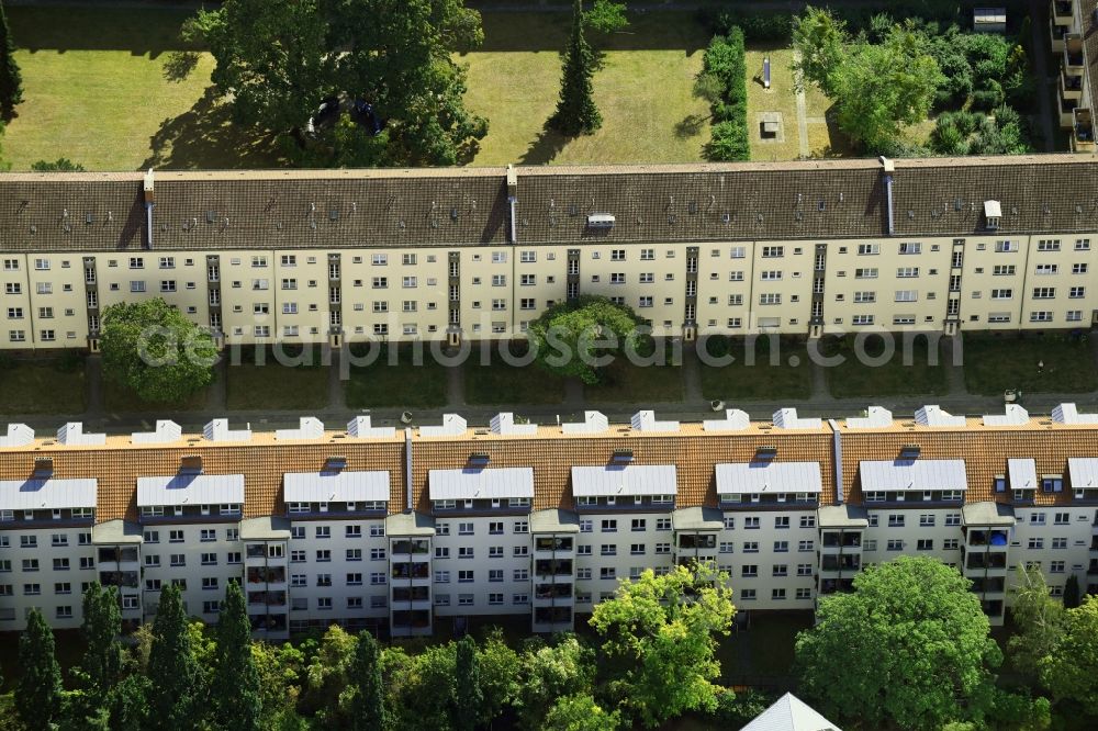 Berlin from the bird's eye view: Residential area a row house settlement Havensteinstrasse in the district Lankwitz in Berlin, Germany