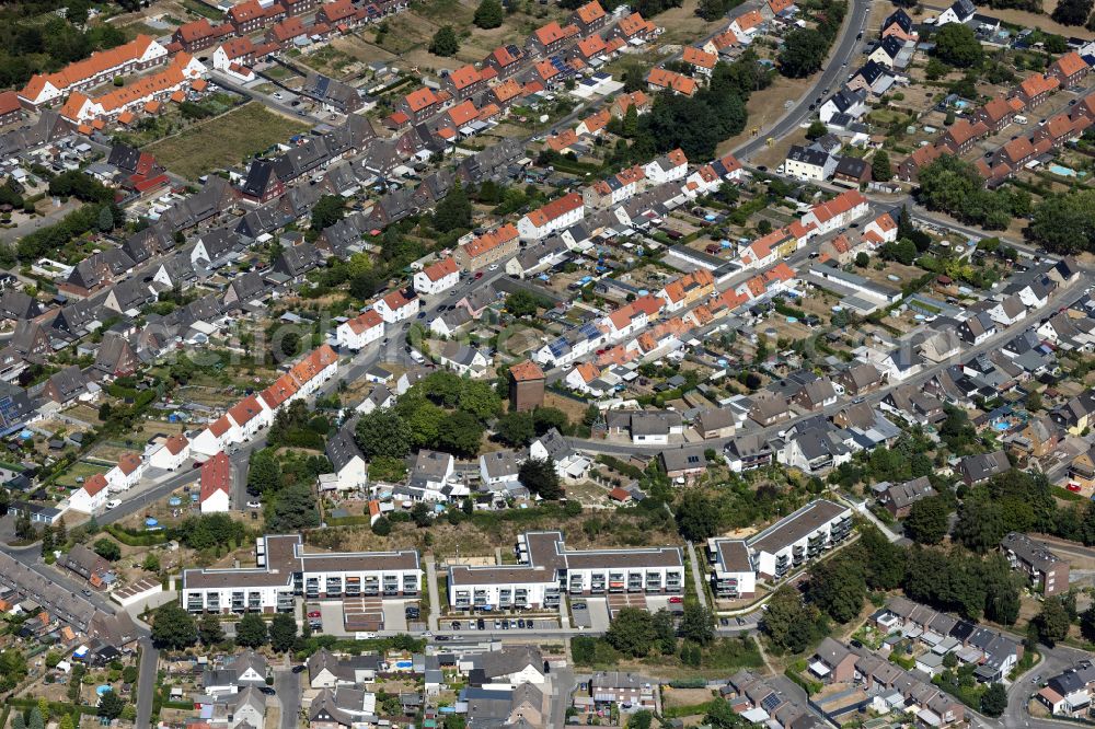 Aerial image Hückelhoven - Residential area a row house settlement in Hueckelhoven in the state North Rhine-Westphalia, Germany