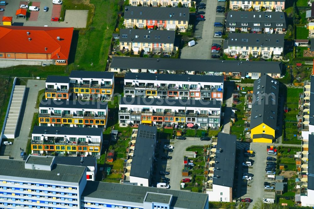 Berlin from above - Residential area a row house settlement on Heidenelkenweg - Philosophenweg in Berlin, Germany