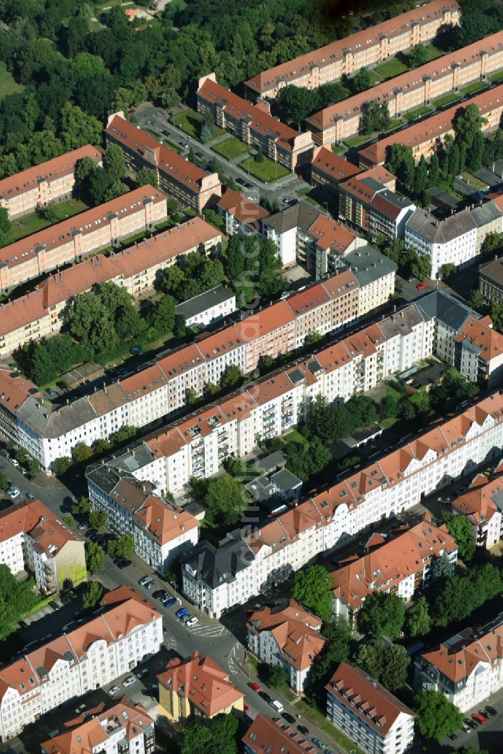 Aerial photograph Leipzig - Residential area a row house settlement on Heinkstrasse in Leipzig in the state Saxony