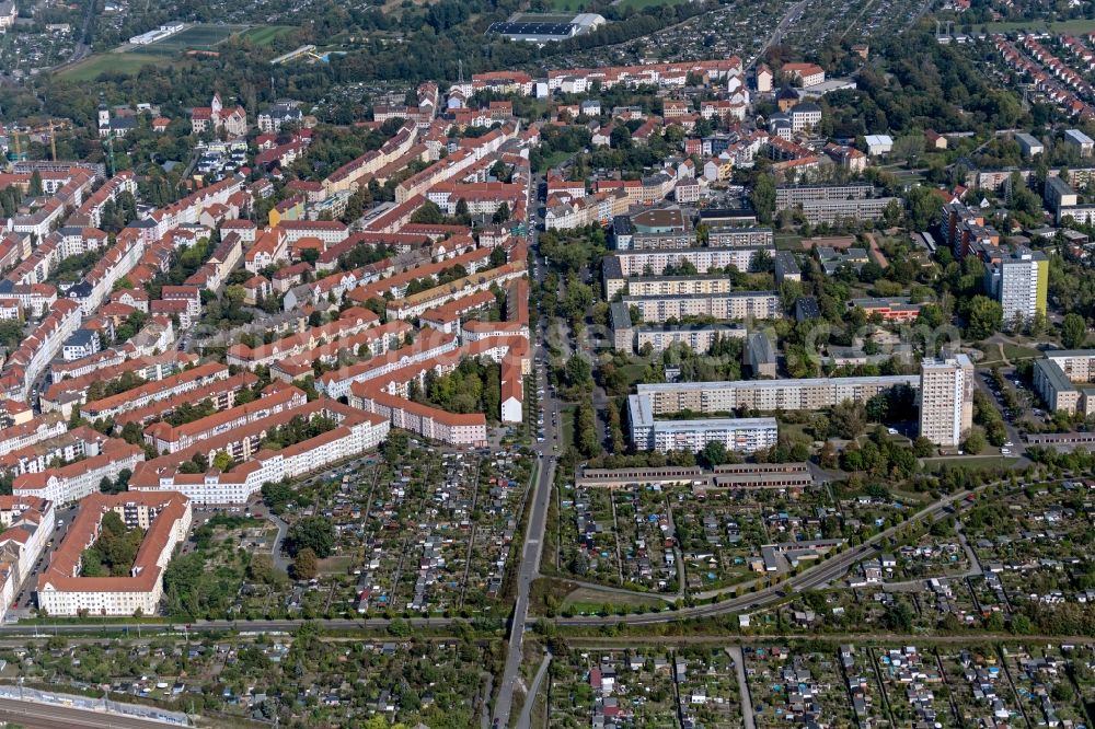 Aerial image Leipzig - Residential area a row house settlement on Heinkstrasse in Leipzig in the state Saxony