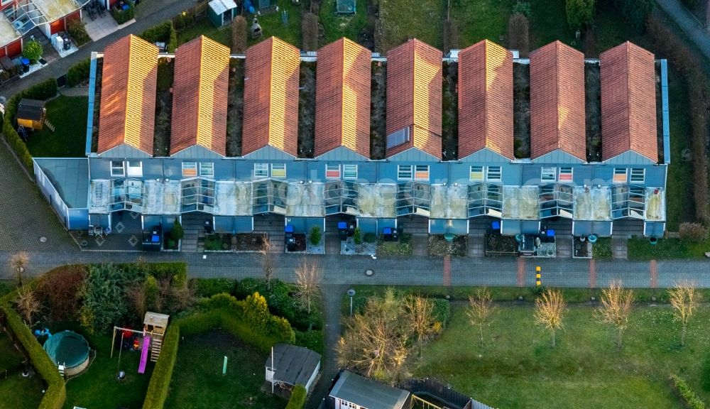 Aerial image Hamm - Residential area a row house settlement Hoher Weg in the district Heessen in Hamm in the state North Rhine-Westphalia, Germany