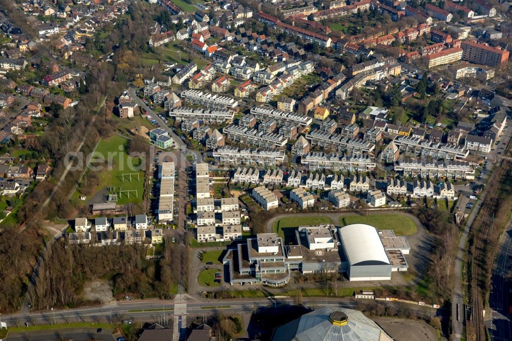 Aerial photograph Oberhausen - Residential area a row house settlement on Kampstrasse - Auf of Hoehe in the district Osterfeld in Oberhausen at Ruhrgebiet in the state North Rhine-Westphalia, Germany