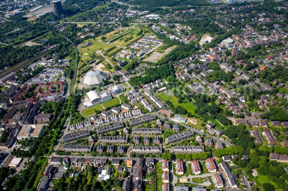 Oberhausen from above - Residential area a row house settlement on Kampstrasse - Auf of Hoehe in the district Osterfeld in Oberhausen at Ruhrgebiet in the state North Rhine-Westphalia, Germany