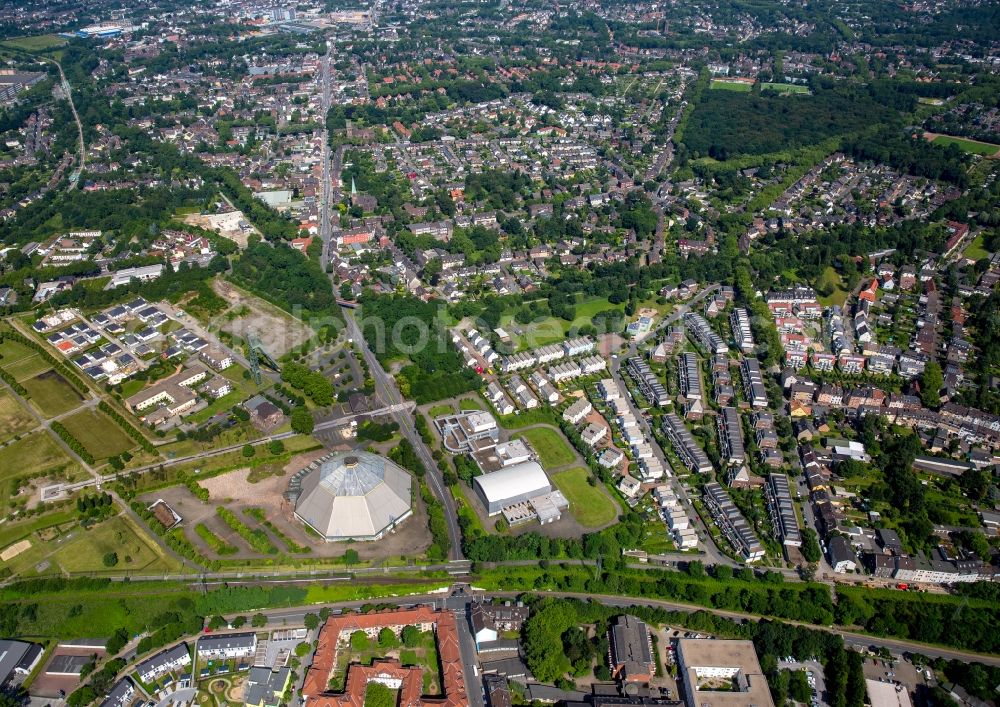 Oberhausen from above - Residential area a row house settlement on Kampstrasse - Auf of Hoehe in the district Osterfeld in Oberhausen at Ruhrgebiet in the state North Rhine-Westphalia, Germany