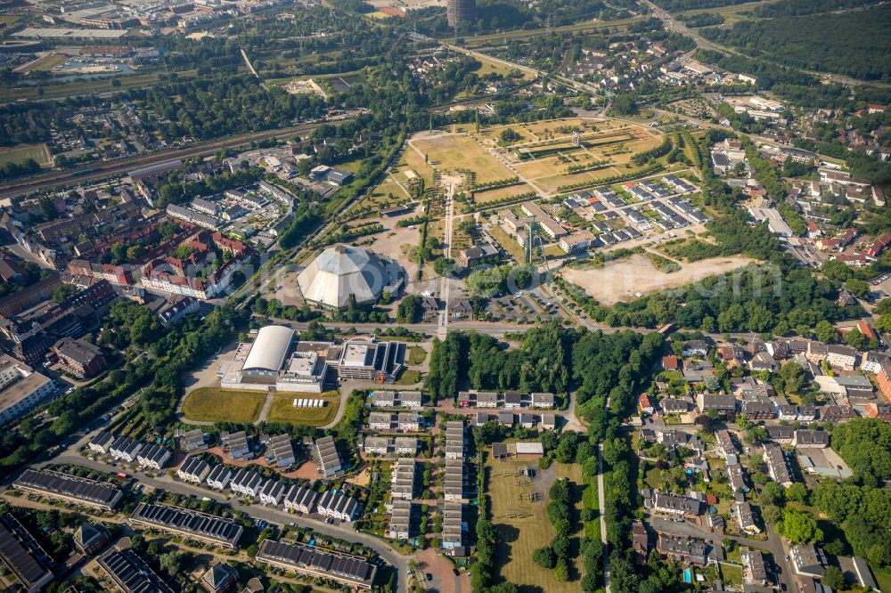 Oberhausen from above - Residential area a row house settlement on Kampstrasse - Auf of Hoehe in the district Osterfeld in Oberhausen at Ruhrgebiet in the state North Rhine-Westphalia, Germany