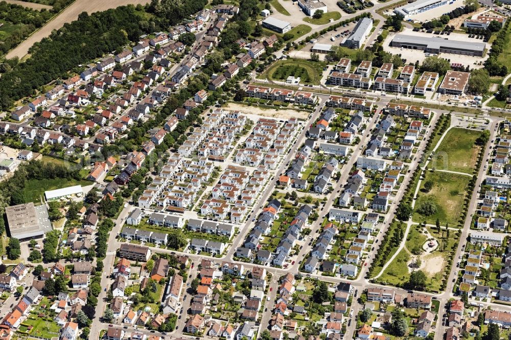 Aerial photograph Karlsruhe - Residential area a row house settlement in Karlsruhe in the state Baden-Wuerttemberg, Germany