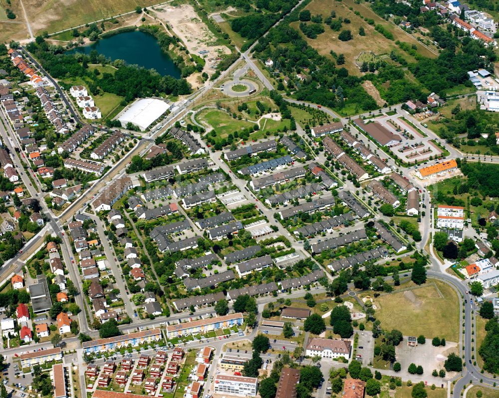 Aerial photograph Karlsruhe - Residential area a row house settlement on street Hagebuttenweg in Karlsruhe in the state Baden-Wuerttemberg, Germany