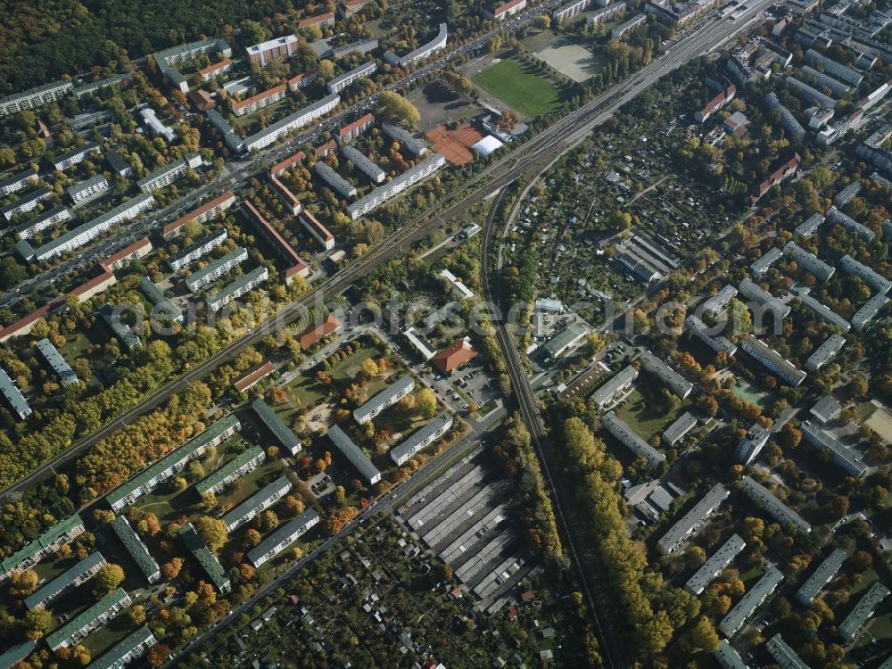 Berlin from above - Residential area a row house settlement Koepenicker Landstrasse and Neue Krugeallee in Berlin