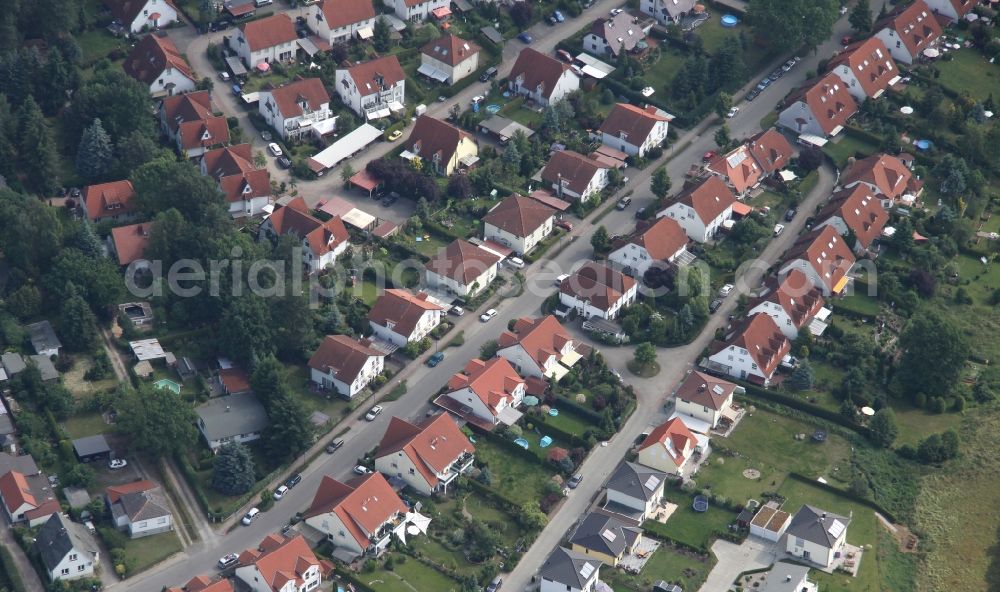 Aerial image Basdorf - Residential area a row house settlement Lanker street in Basdorf in the state Brandenburg