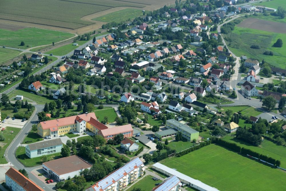 Laußig from the bird's eye view: Residential area a row house settlement in Laussig in the state Saxony