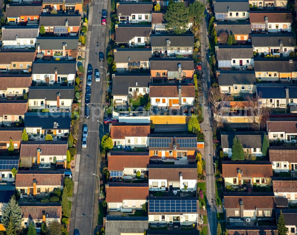 Herne from the bird's eye view: Residential area a row house settlement Lemgoer Strasse in Herne in the state North Rhine-Westphalia