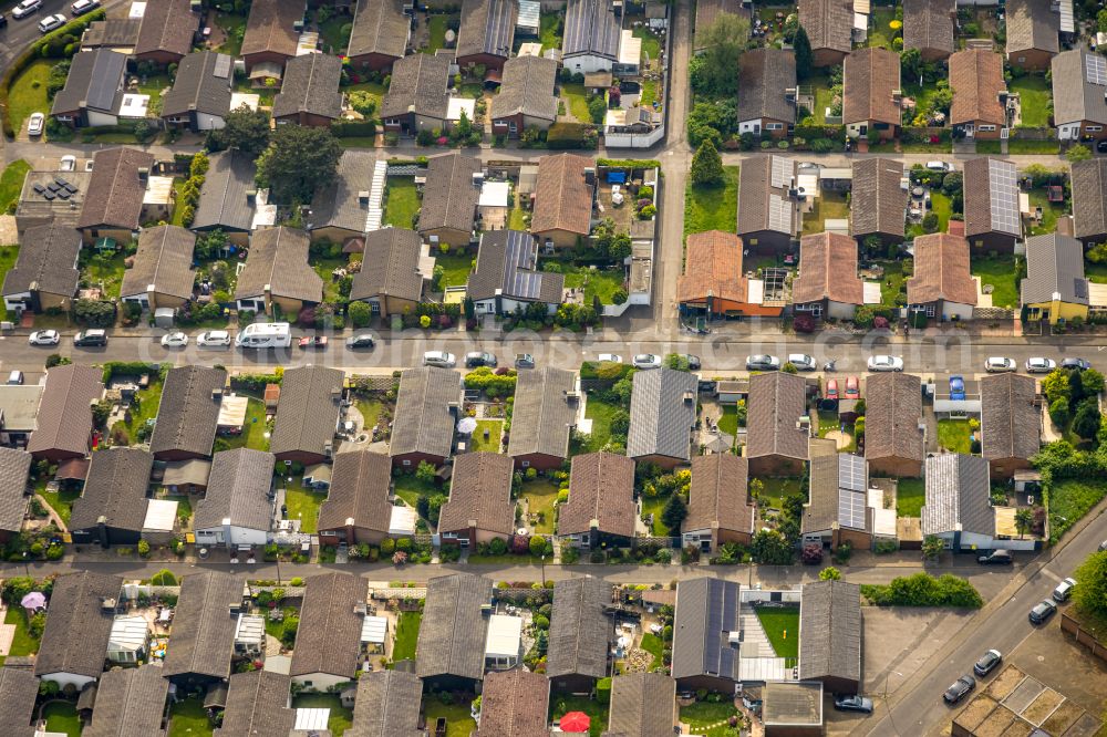 Aerial photograph Herne - Residential area a row house settlement Lemgoer Strasse in Herne in the state North Rhine-Westphalia