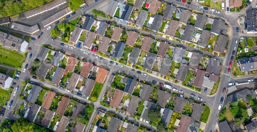 Herne from the bird's eye view: Residential area a row house settlement Lemgoer Strasse in Herne in the state North Rhine-Westphalia