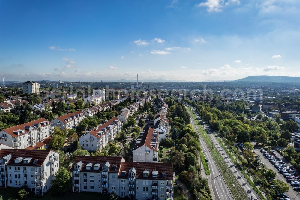 Stuttgart from the bird's eye view: Residential area a row house settlement Loewentorstrasse in Stuttgart in the state Baden-Wuerttemberg