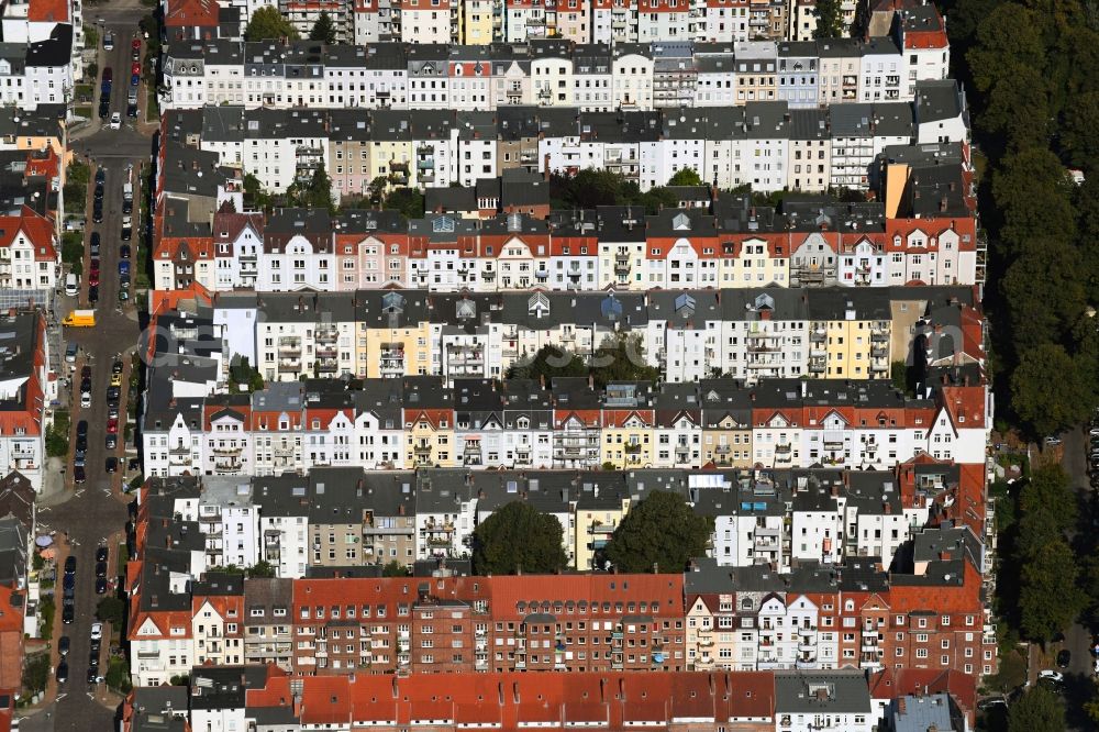 Aerial image Lübeck - Residential area a row house settlement Morkerkestrasse - Reiherstieg - Attendornstrasse in Luebeck in the state Schleswig-Holstein, Germany