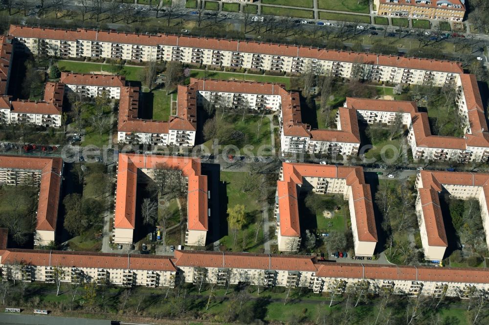 Berlin from the bird's eye view: Residential area a row house settlement Moerchinger Strasse destrict Zehlendorf in Berlin in Germany