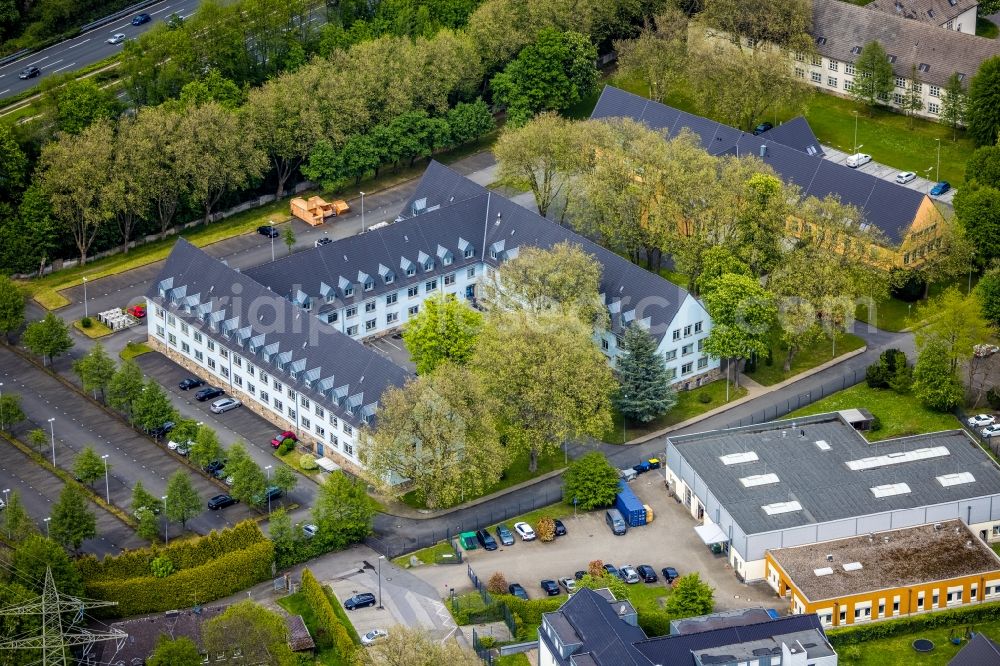 Aerial photograph Essen - Residential area a row house settlement neben dem Gebaeude of Medizintechnikvertriebs of Roeser Medical GmbH in Essen in the state North Rhine-Westphalia, Germany