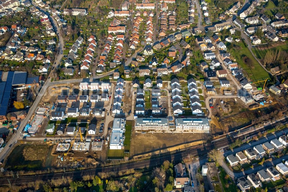 Essen from the bird's eye view: Residential area a row house settlement Breloher Steig on Beulestrasse - Helene-Mueller-Weg in Essen in the state North Rhine-Westphalia