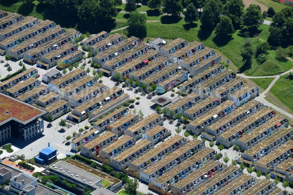 München from above - Residential area a row house settlement on olympischen Dorf in the district Milbertshofen-Am Hart in Munich in the state Bavaria, Germany