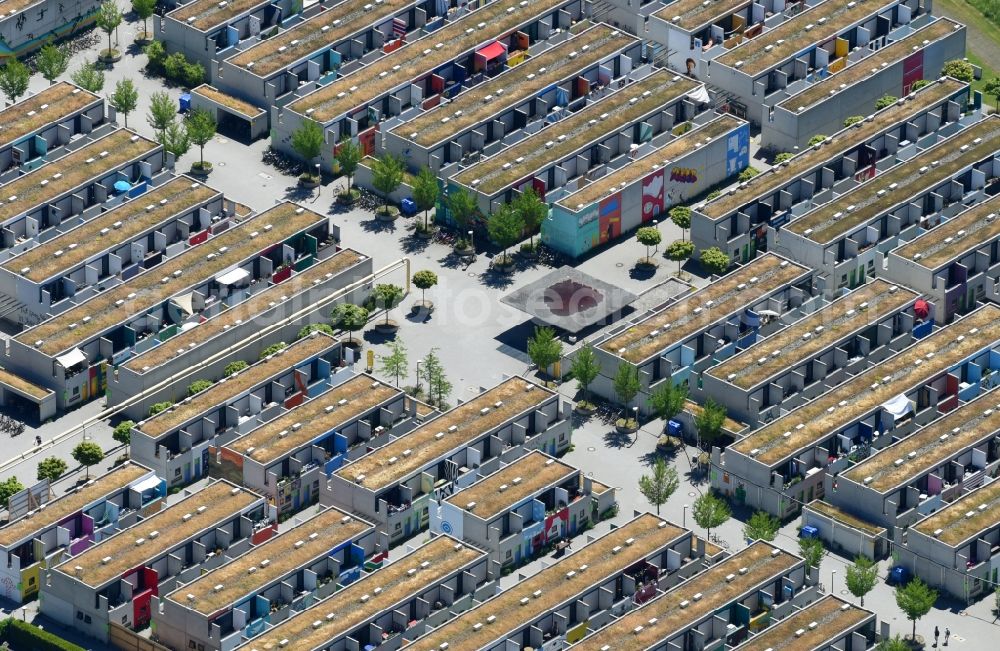 Aerial image München - Residential area a row house settlement on olympischen Dorf in the district Milbertshofen-Am Hart in Munich in the state Bavaria, Germany