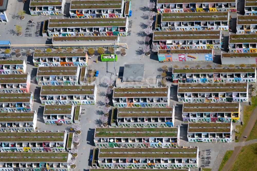 München from above - Residential area a row house settlement on olympischen Dorf in the district Milbertshofen-Am Hart in Munich in the state Bavaria, Germany