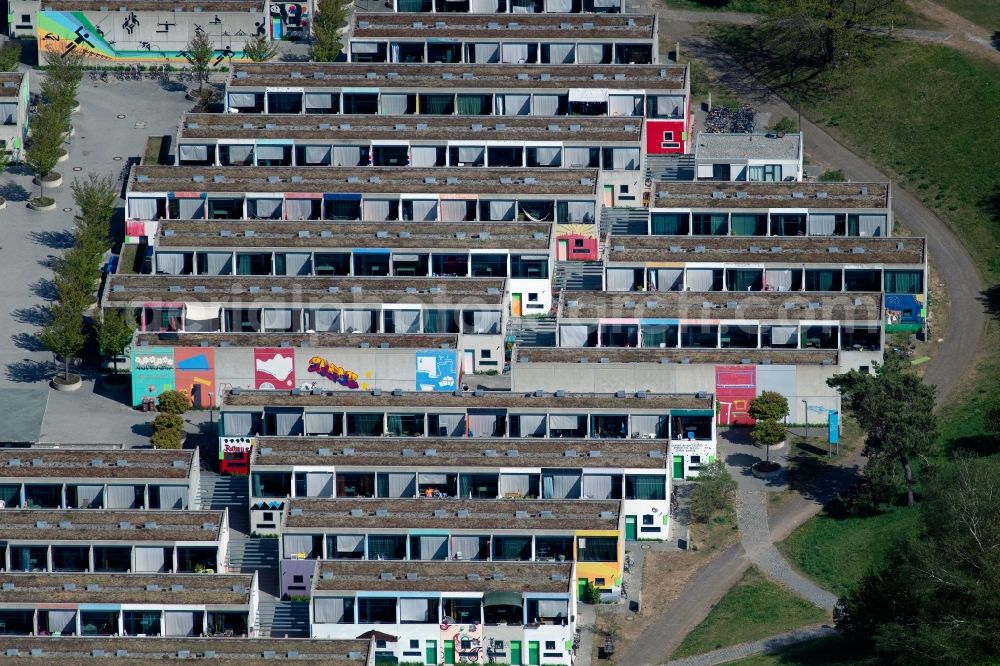 Aerial image München - Residential area a row house settlement on olympischen Dorf in the district Milbertshofen-Am Hart in Munich in the state Bavaria, Germany