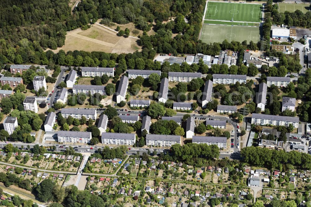 Aerial photograph Essen - Residential area a row house settlement on street Hoeltestrasse in the district Altenessen - Sued in Essen at Ruhrgebiet in the state North Rhine-Westphalia, Germany