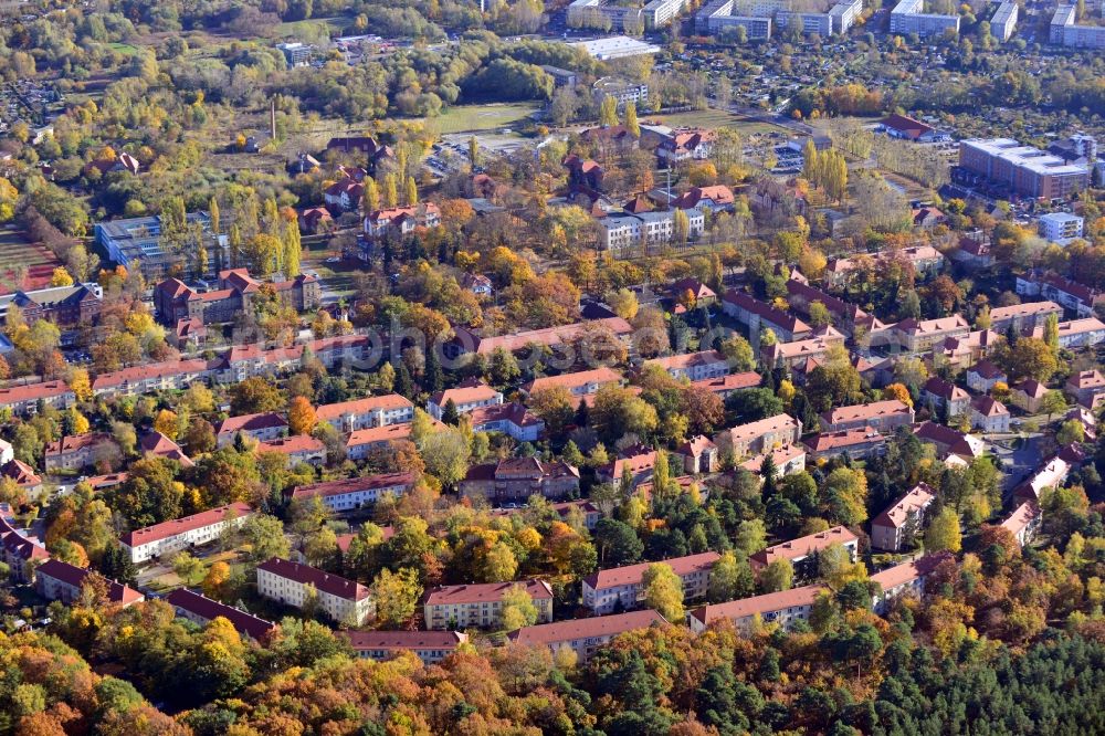 Aerial image Potsdam - Residential area a row house settlement Am Brunnen - Heinrich-Mann-Allee in the district Potsdam Sued in Potsdam in the state Brandenburg, Germany