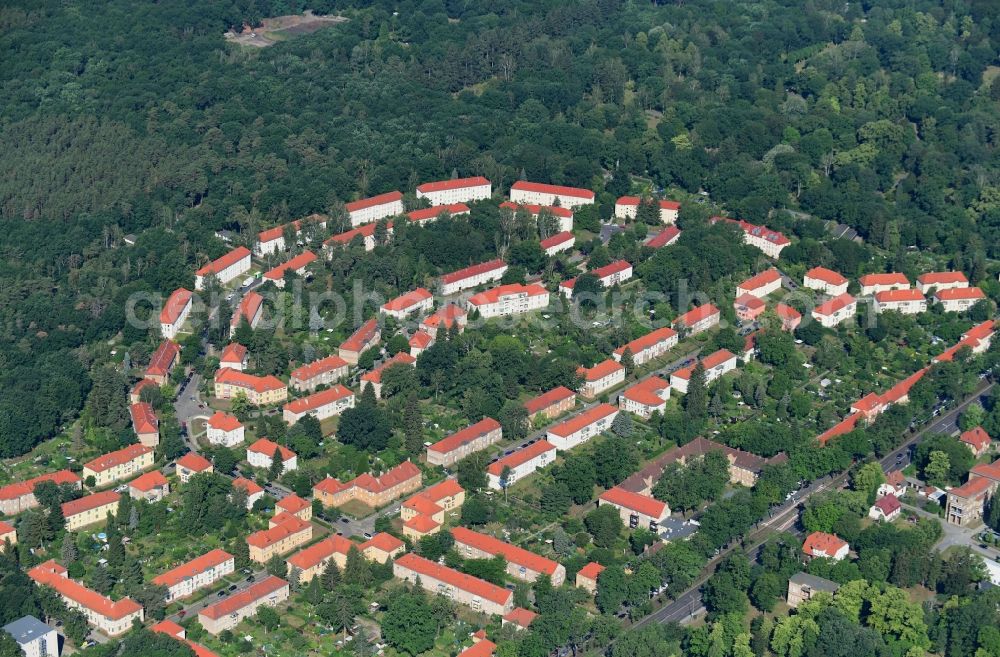 Potsdam from the bird's eye view: Residential area a row house settlement Am Brunnen - Heinrich-Mann-Allee in the district Potsdam Sued in Potsdam in the state Brandenburg, Germany