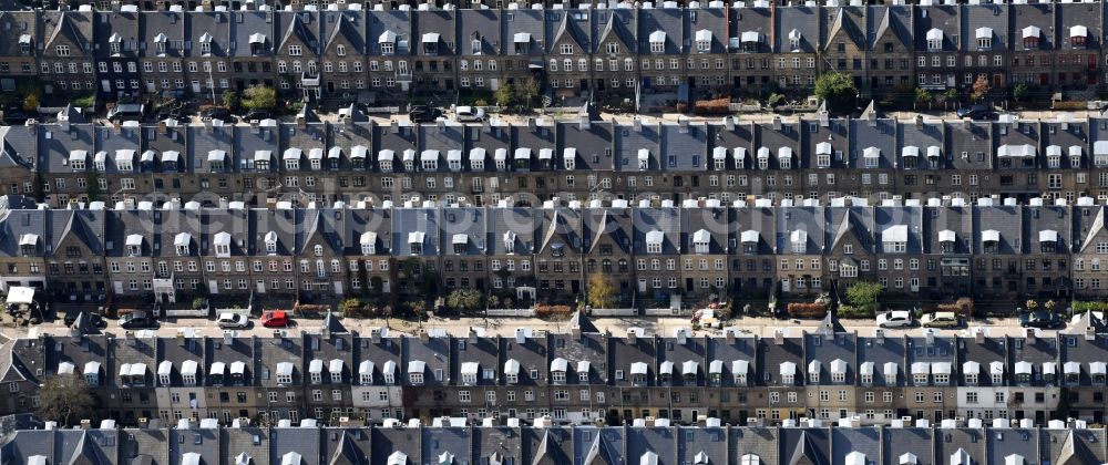 Kopenhagen from the bird's eye view: Residential area a row house settlement Oster Sogade in Copenhagen in Region Hovedstaden, Denmark