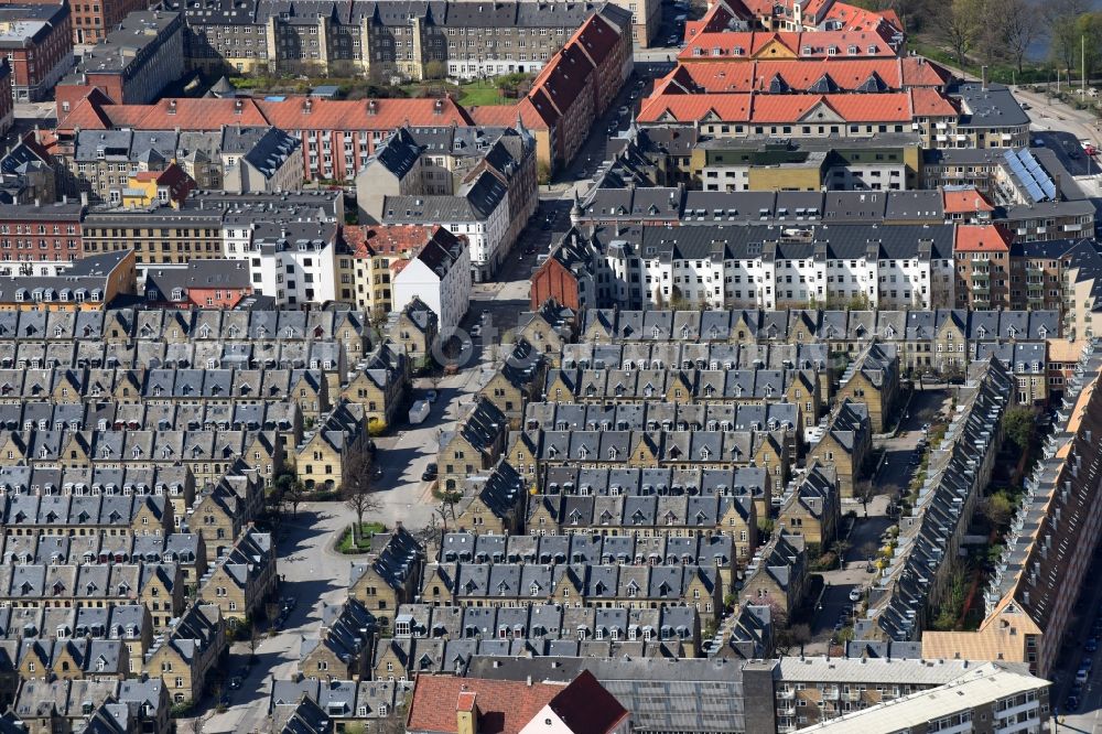 Kopenhagen from above - Residential area a row house settlement Osterbrogade - Kildevaeldsgade in Copenhagen in Region Hovedstaden, Denmark